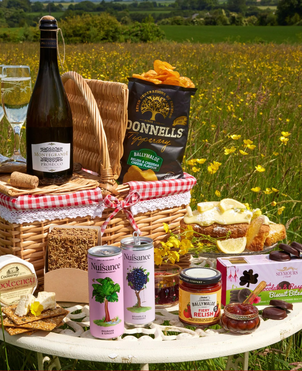 Summer Meadow Dreams Complete Picnic Set Gift Hamper Summer Meadow Dreams Complete Picnic Set Gift Hamper